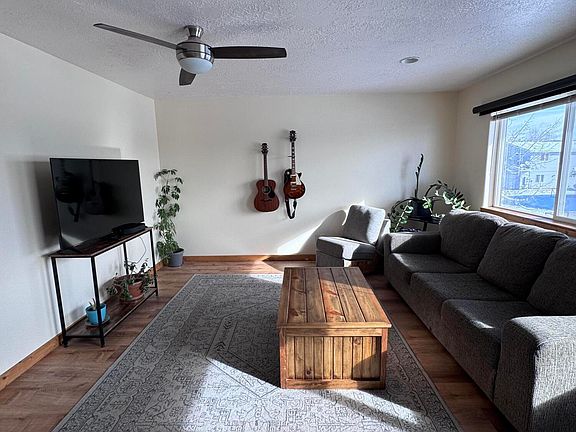 4th image of 378 Cole Ave