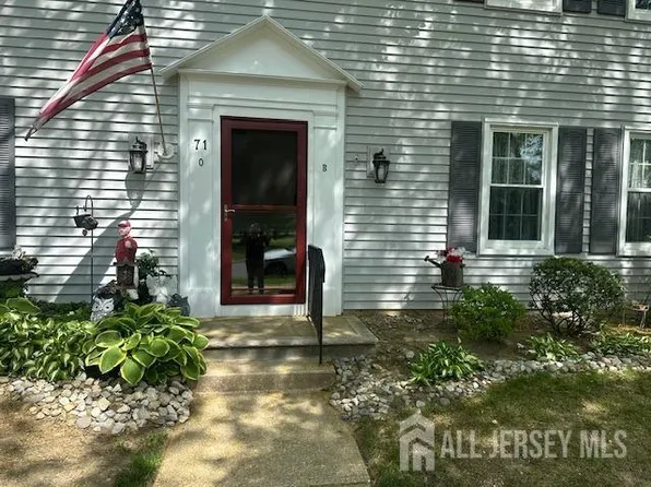 71 N Rossmoor Dr #B, Monroe Township, NJ 08831