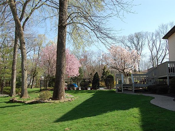 4th image of 76 Woodside Ave