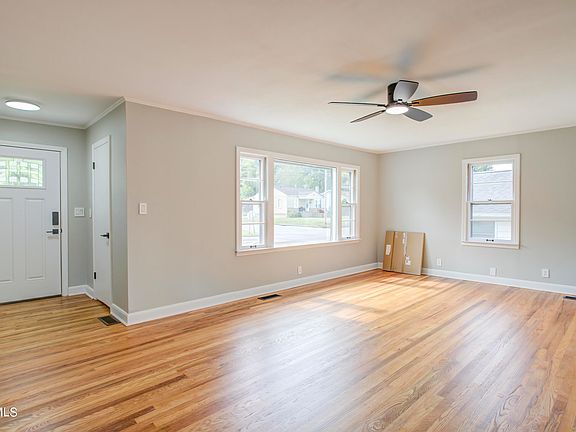 5th image of 303 Bettie St