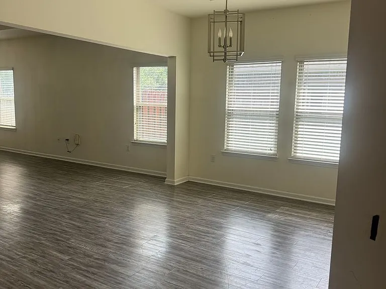 316 Merlin Ct — Photo 10
