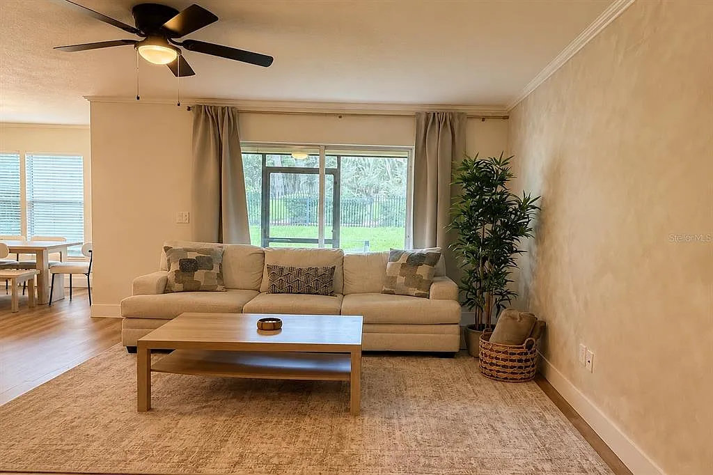 3 bed, 2.0 bath, 1405 sqft, $2,450 — Photo 4