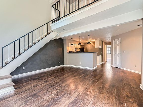 4th image of 4771 White Rock Cir #B