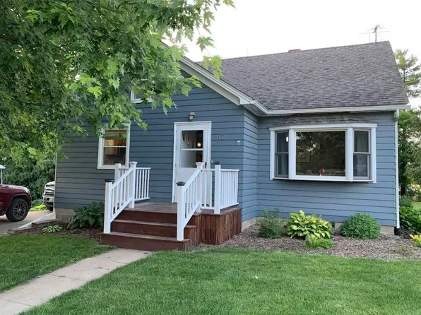 112 E Main St, Saint Lucas, IA 52166