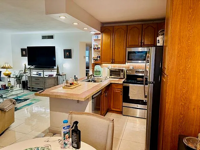 1150 NW 30th Ct #203 — Photo 6