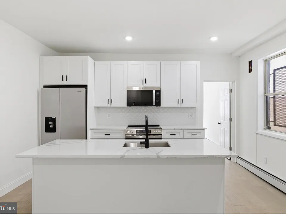 935 E Passyunk Ave #3