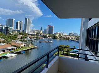 2600 Parkview Dr, Hallandale, FL 33009