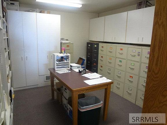 3rd image of 2135 S Grizzly Ave