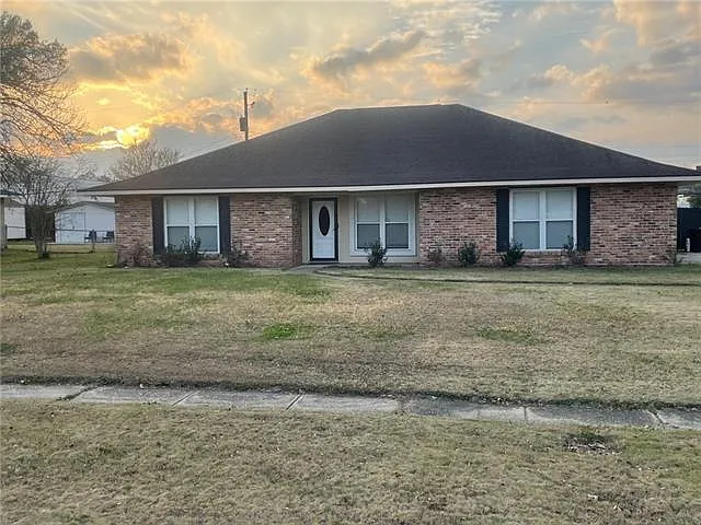3 bed, 2.0 bath, 2000 sqft, $1,850 — Photo 1