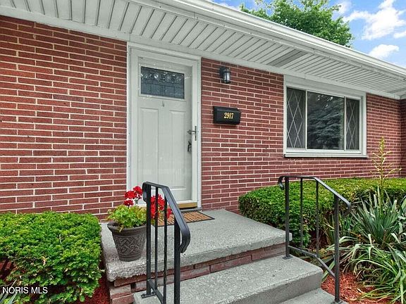 4th image of 2917 Shoreland Ave