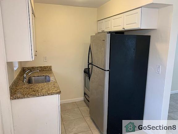 5th image of 16020 NE 19th Ct #4