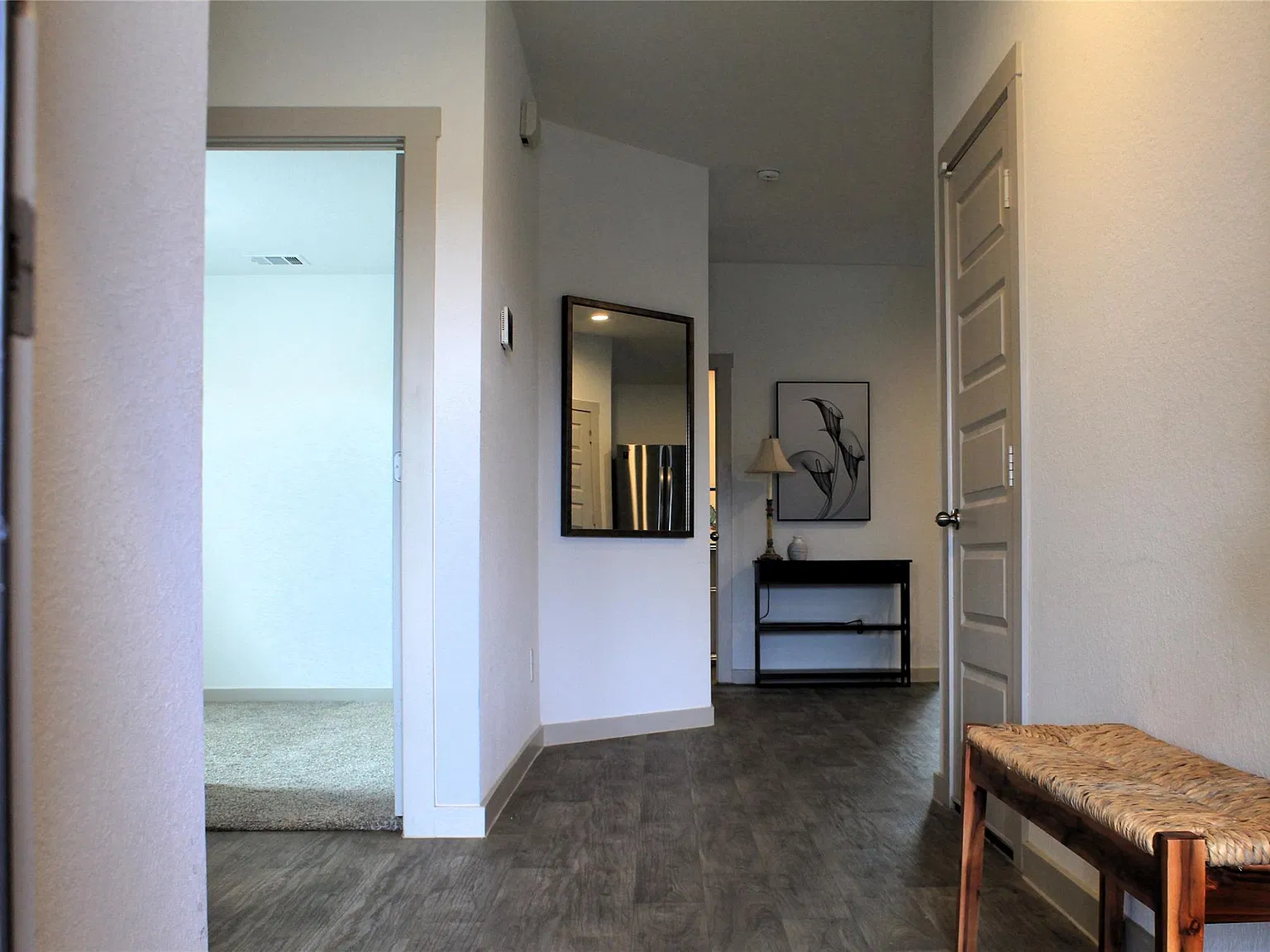 4 bed, 2.0 bath, 1902 sqft, $2,300 — Photo 3
