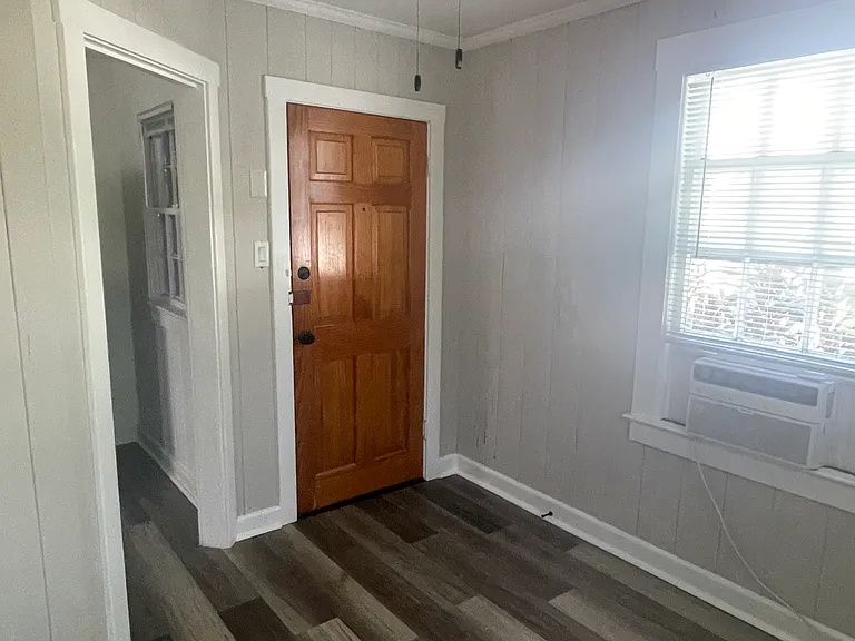 200 Park Ave #14 — Photo 3