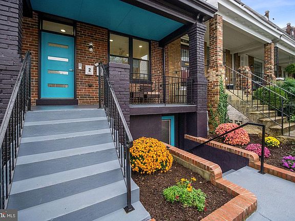 3rd image of 639 Girard St NE #2