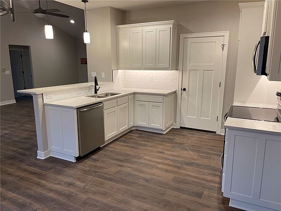 4th image of 11 Ironside Ln