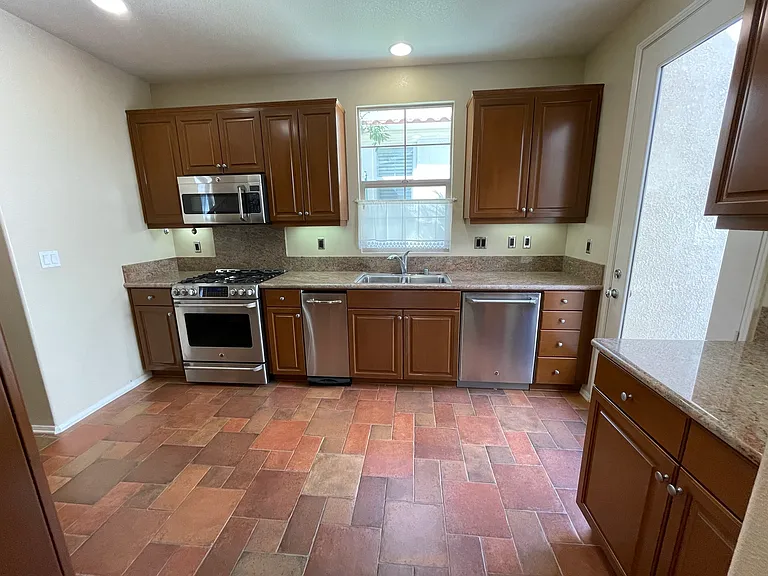 11509 Amalfi Way — Photo 26