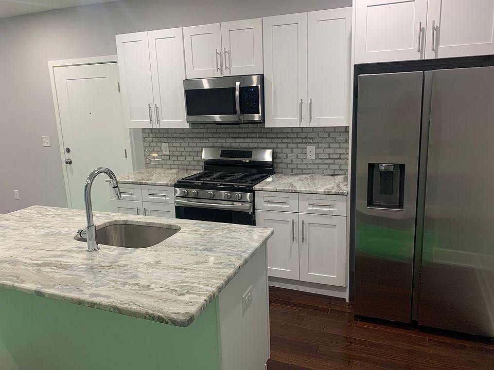 1st image of 302 Richmond St #12