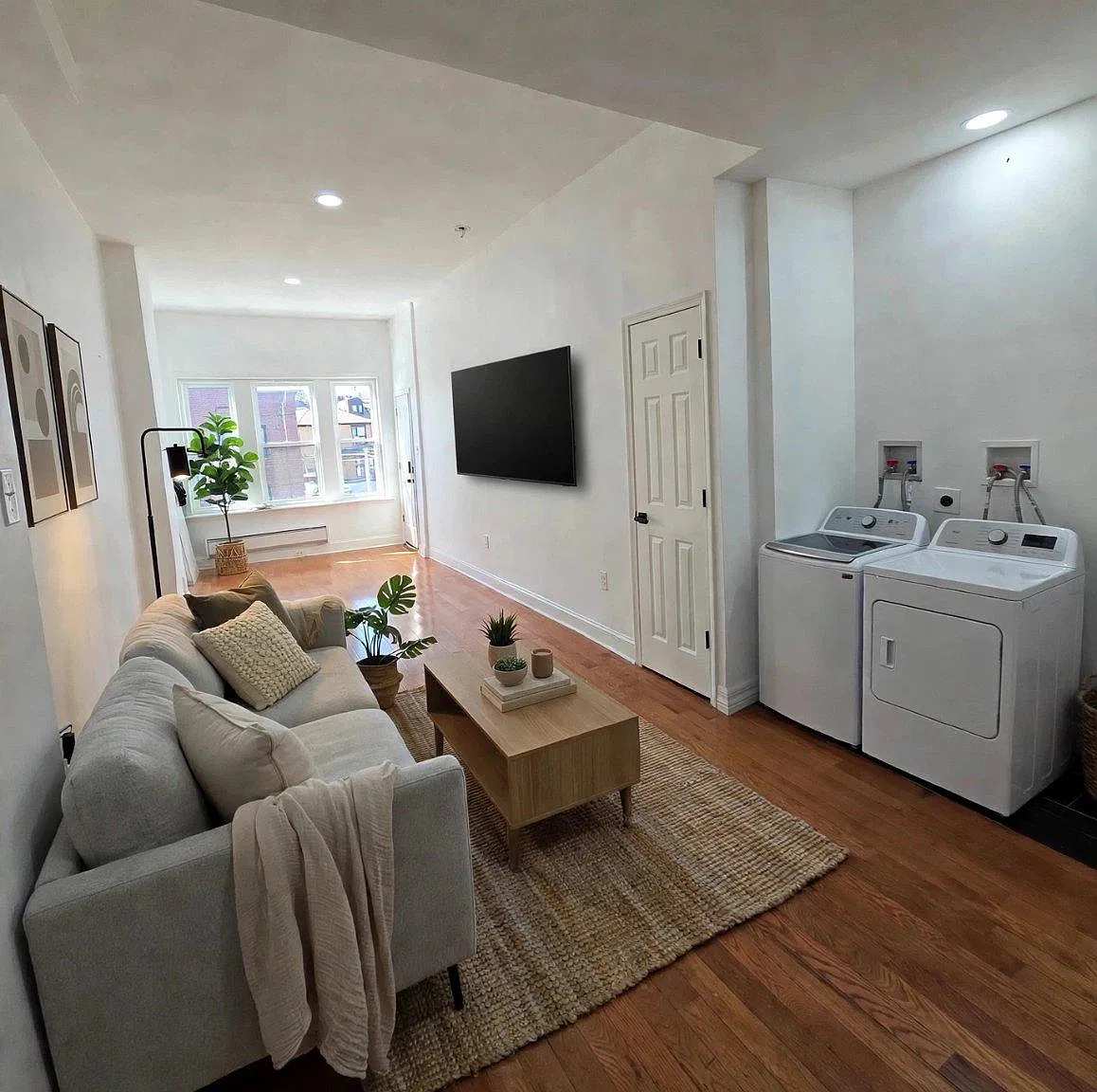 1 bed, 1.0 bath, 1350 sqft, $1,250 — Photo 2