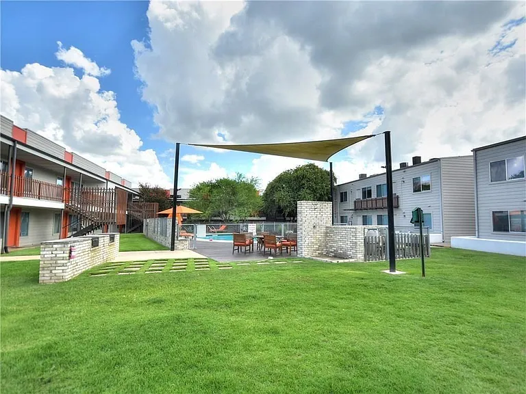 2200 Dickson Dr #126 — Photo 16