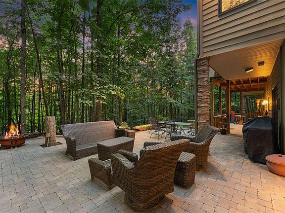 4th image of 746 Plum Ln