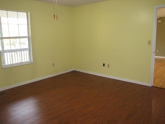 2nd image of 113 Lakeview Dr