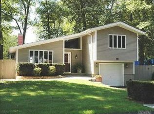 22 Wilson St, Rocky Point, NY 11778