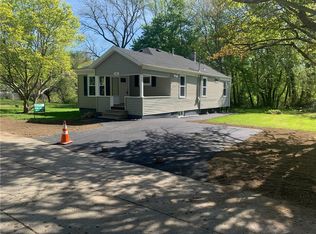 92 Perkins Ave, Cranston, RI 02910