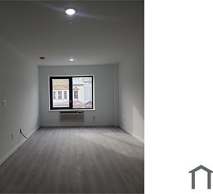 2nd image of 781 Elsmere Pl