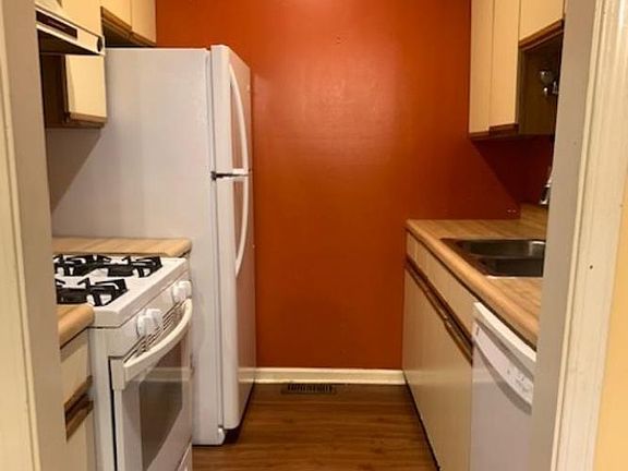 4th image of 9707 S Harbour Pointe Dr #46