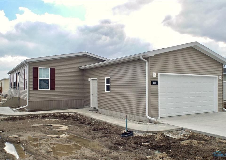 1st image of 124 Country Walk Dr