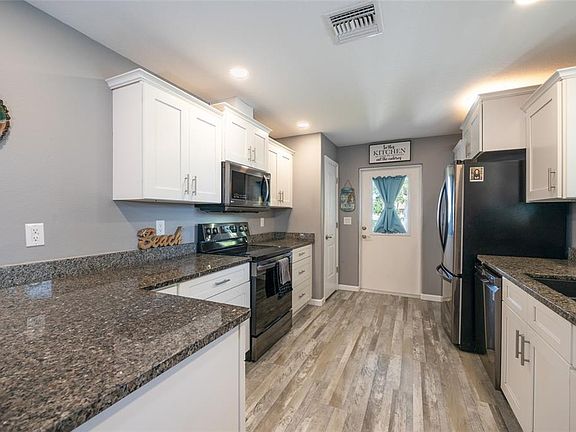 3rd image of 904 S DAYTONA AVENUE