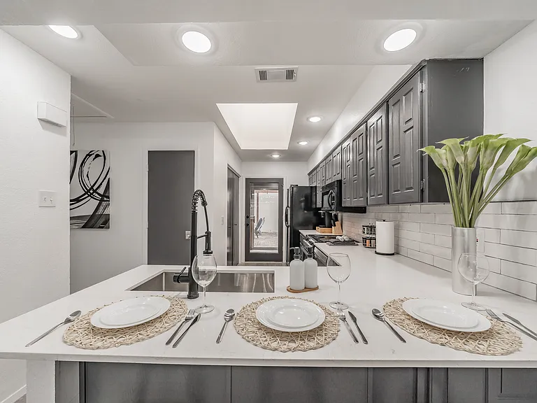 8901 Thompson Cir — Photo 27