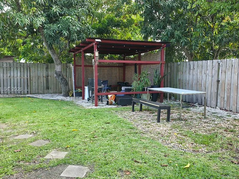 3610 SW 39th Ave #3610 — Photo 2