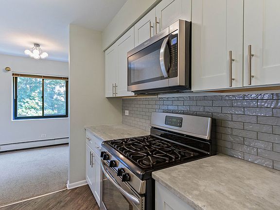 5th image of 2336 N Commonwealth Ave APT 202