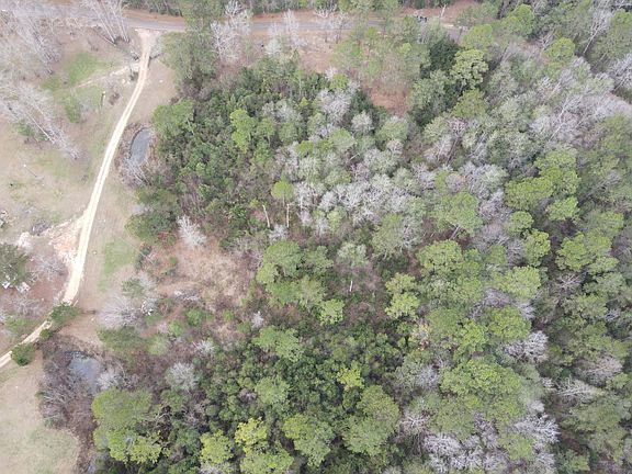 4th image of 390 Farve Rd
