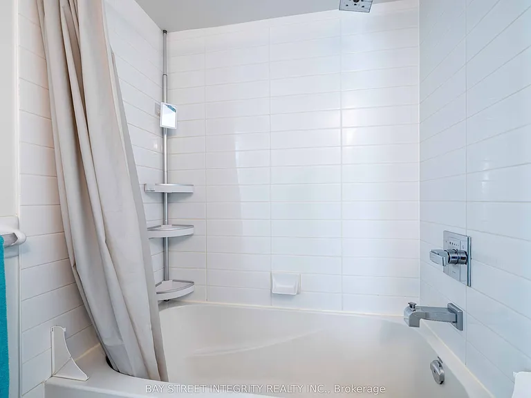 5740 Yonge St #1510 — Photo 16