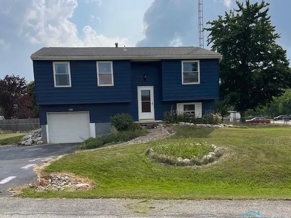 1072 Shorewood Dr, Fremont, OH 43420