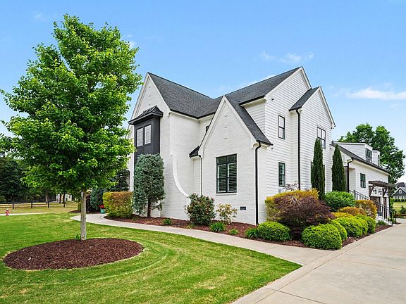 4th image of 17 Stella Ct