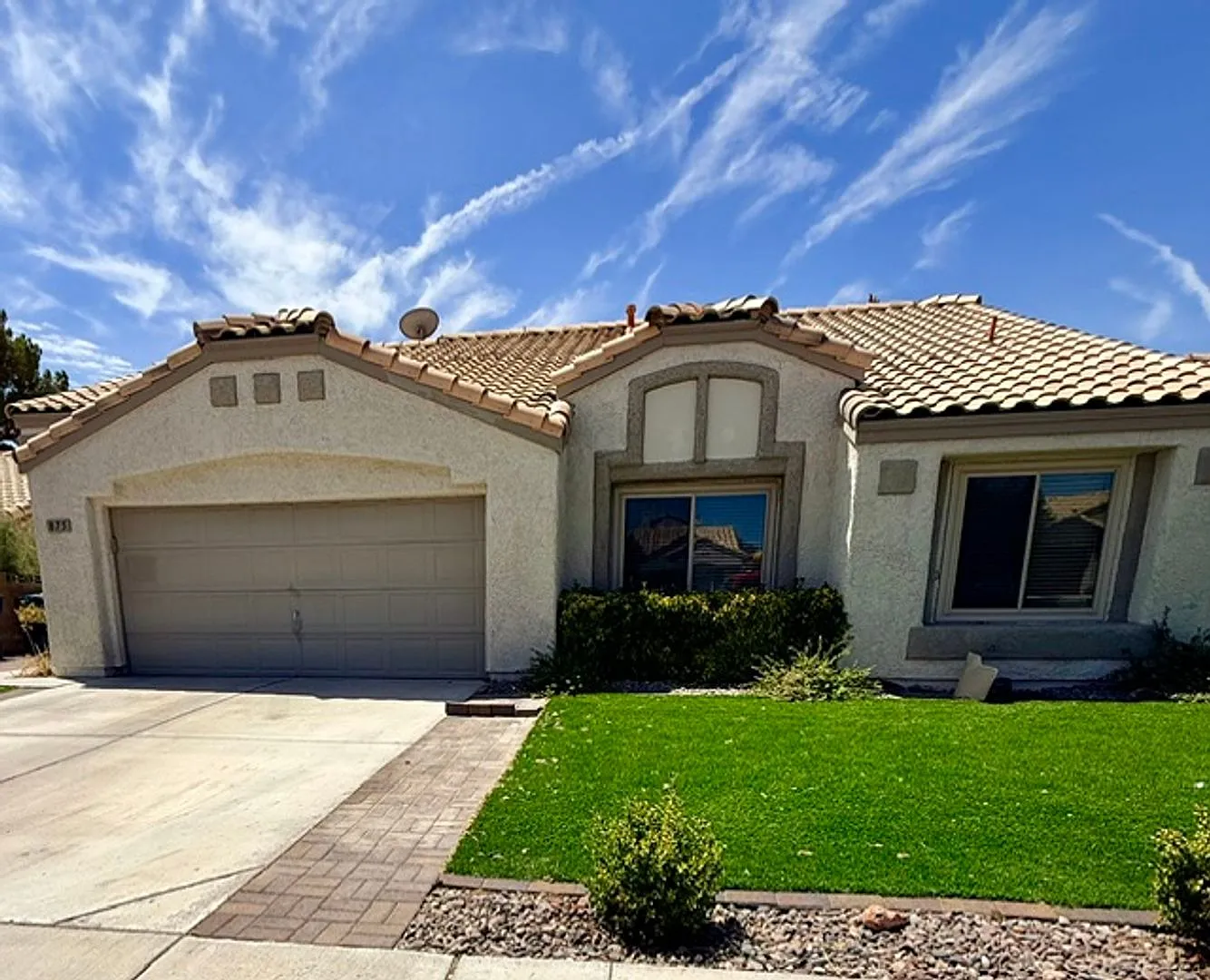Very Beautiful 4 Bedroom!! — Photo 1