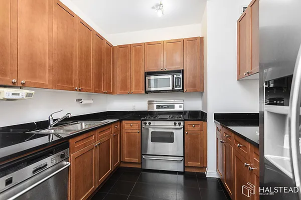 Rented by Halstead Real Estate | media 28