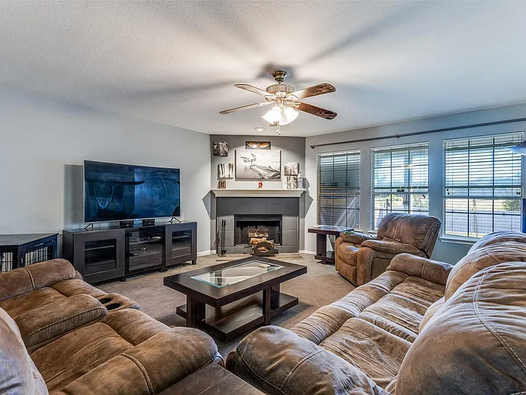 417 Niagara Falls Dr — Photo 6