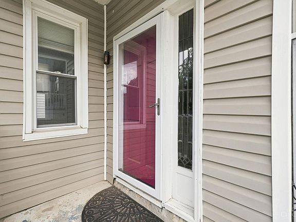 4th image of 2530 Hemlock St