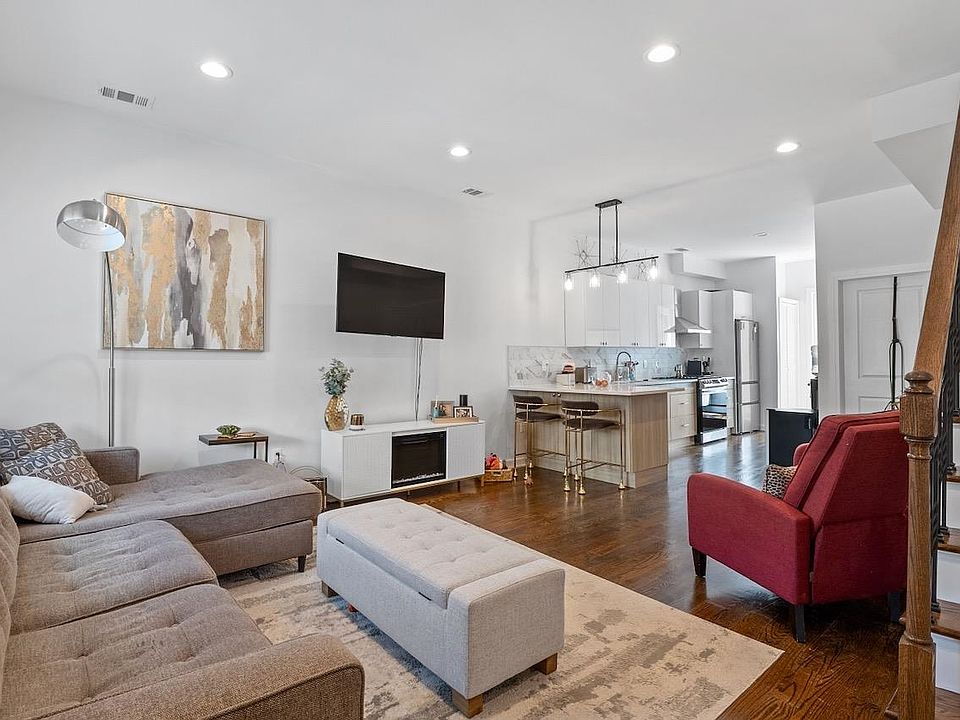 1st image of 419 7th St Floor 2