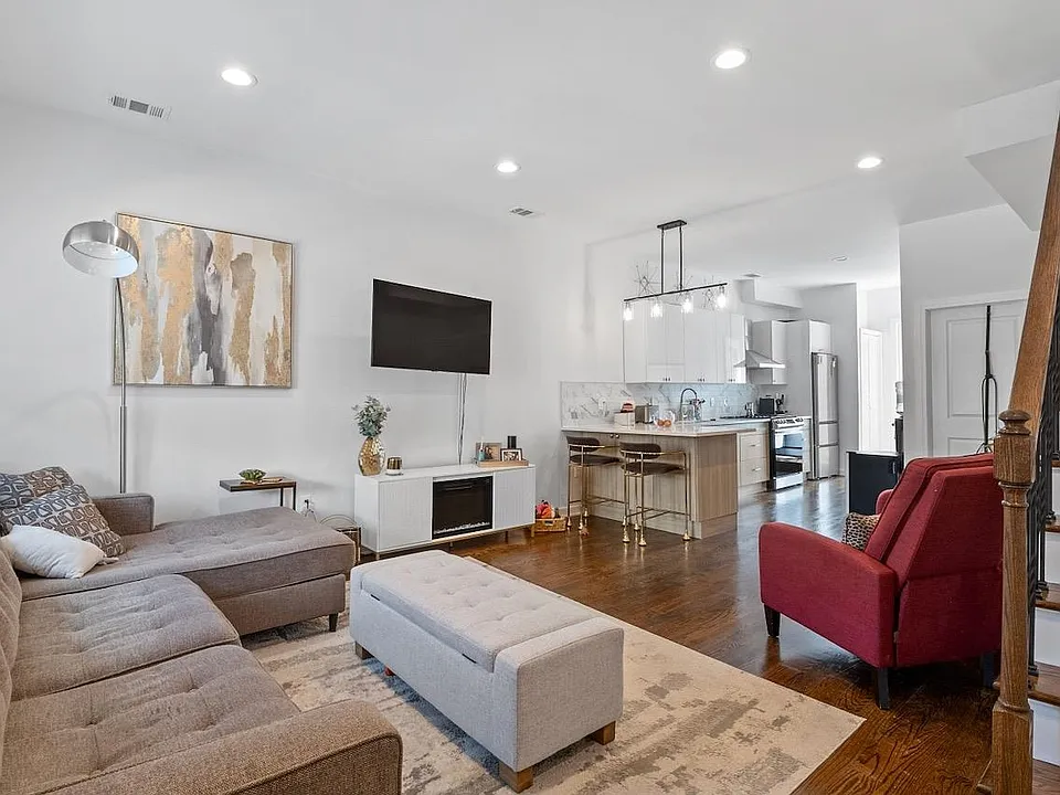 419 7th St #2