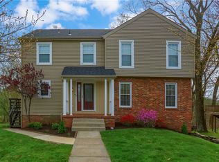 208 Parliament Dr, Coraopolis, PA 15108