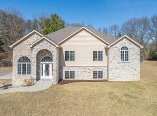 13135 Sam Hill Ln, Fenton, MI 48430