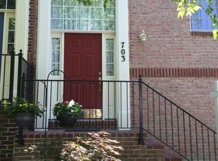 703 Crooked Creek Dr, Rockville, MD 20850