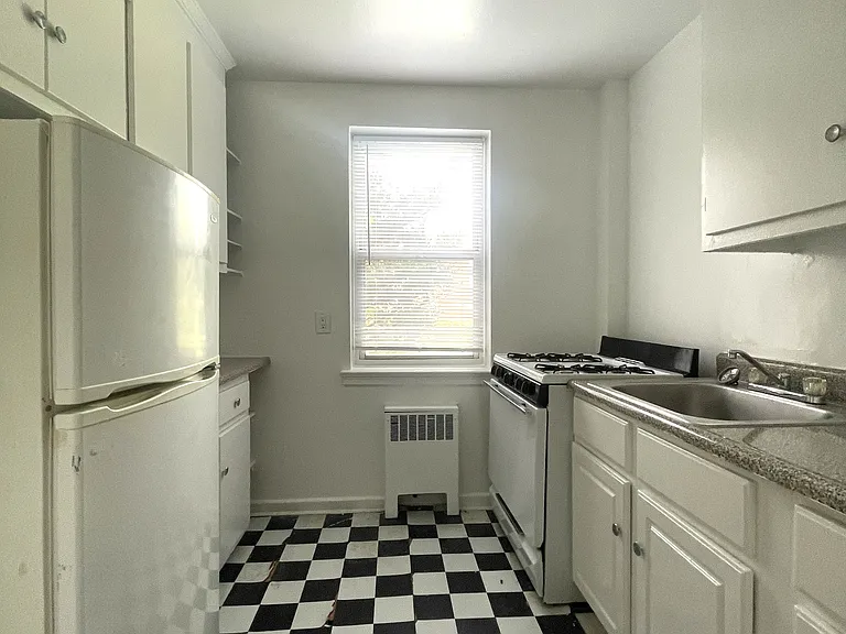 Tibbetts Rd — Photo 3