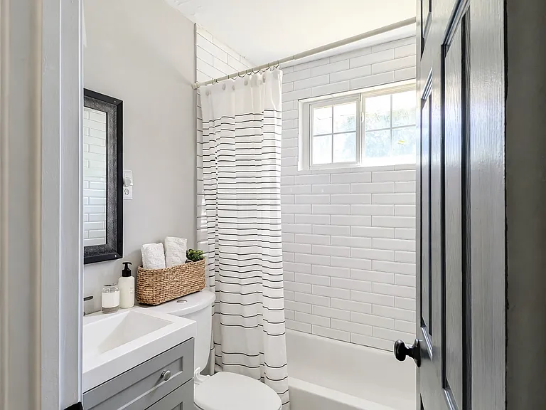 1162 Vance Ave #6 — Photo 6