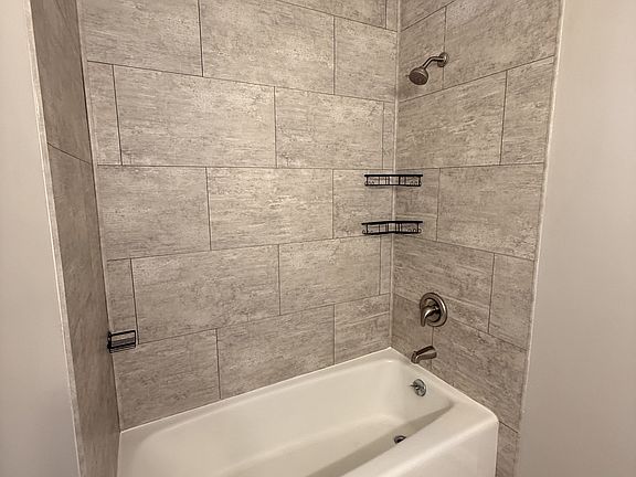 4th image of 440 W Ray St #8